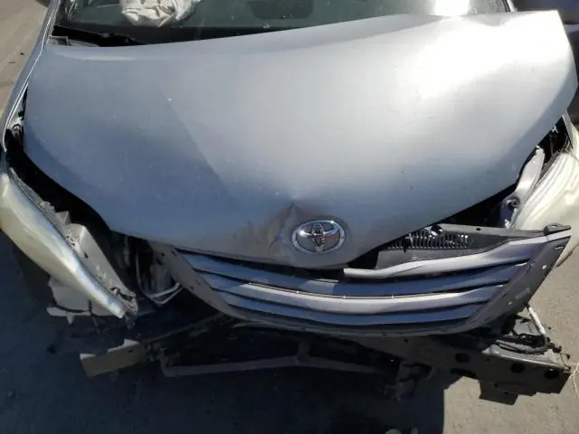2016 TOYOTA SIENNA XLE  