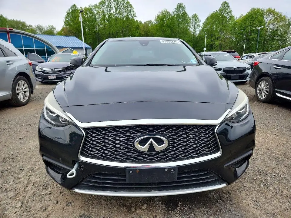 2018 INFINITI QX30 LUXURY  