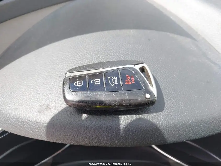 2018 HYUNDAI SANTA FE SE