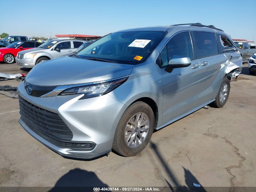 2022 TOYOTA SIENNA LE