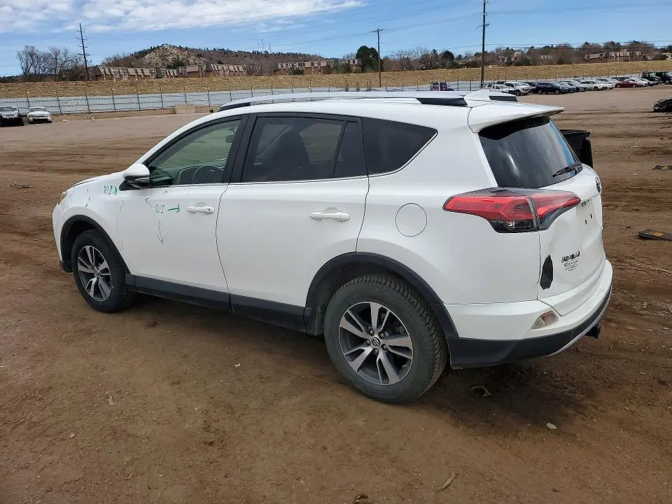 2016 TOYOTA RAV4 XLE  