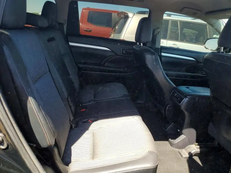 2015 TOYOTA HIGHLANDER LE PLUS  