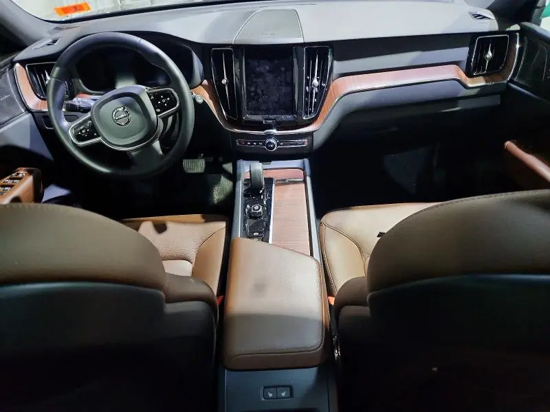 2023 VOLVO XC60 PLUS  