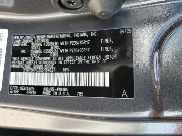 2025 TOYOTA SIENNA XLE  