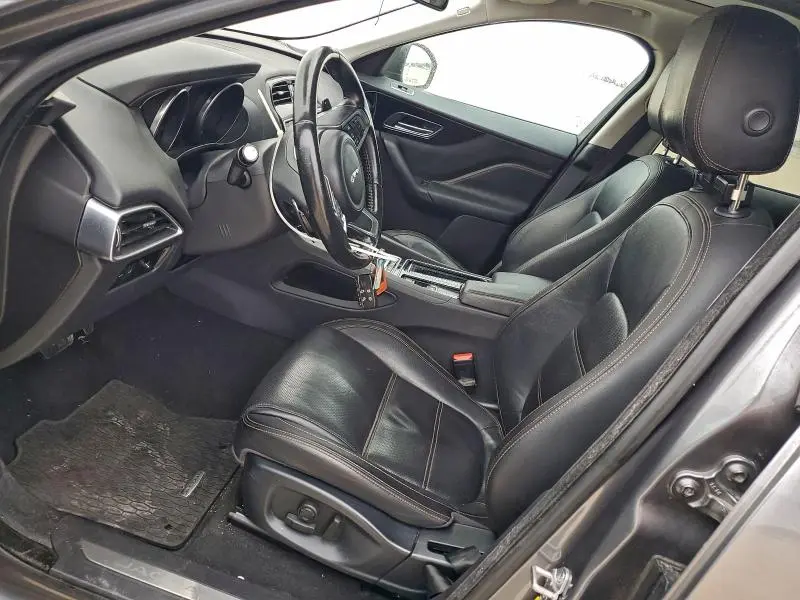 2018 JAGUAR F-PACE PRESTIGE  