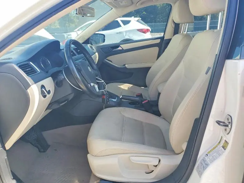 2012 VOLKSWAGEN JETTA SE  
