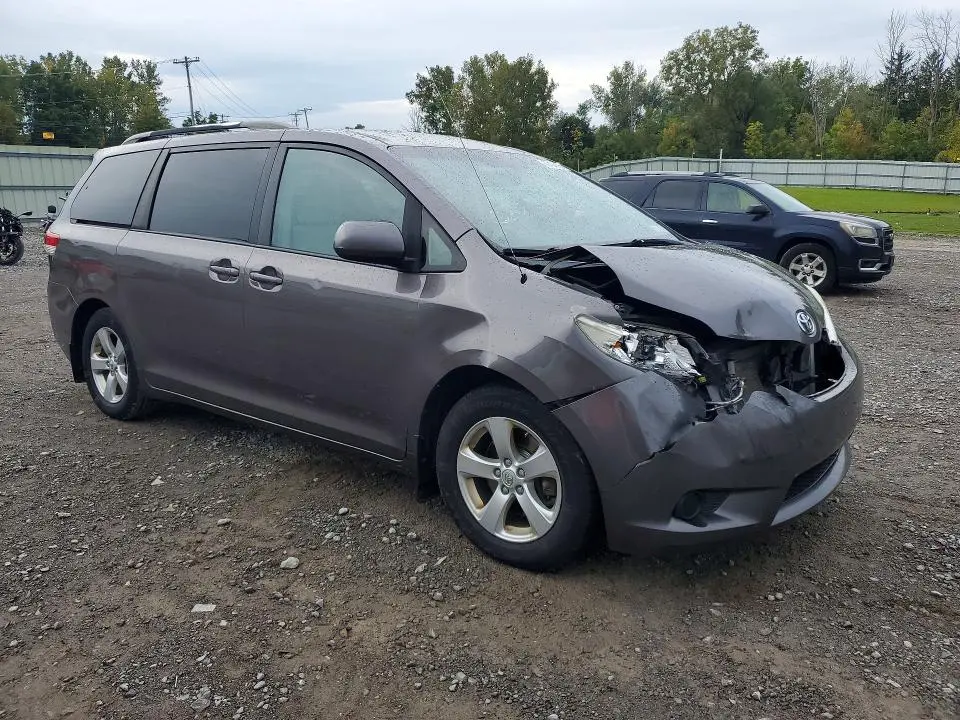 2011 TOYOTA SIENNA LE  