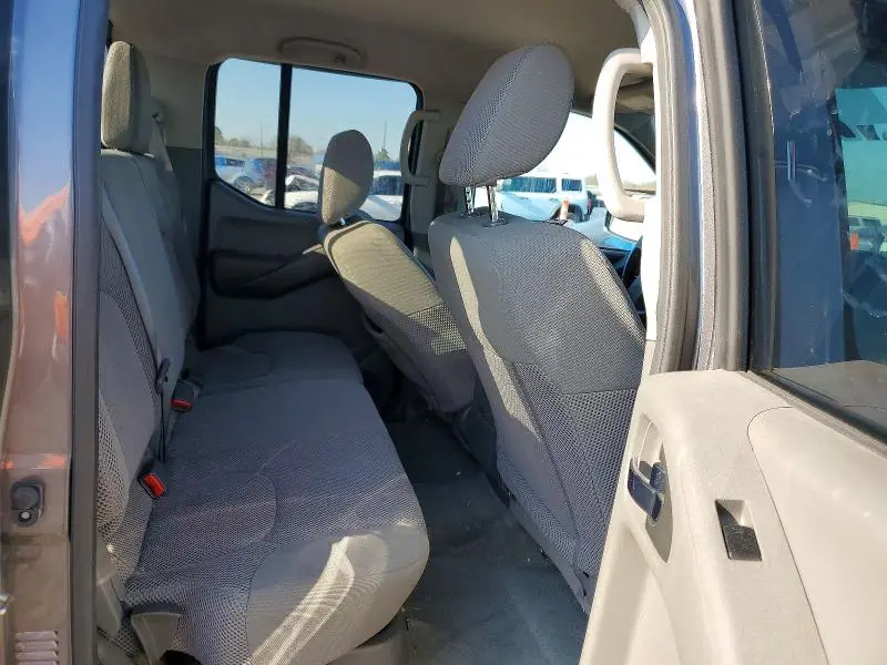 2017 NISSAN FRONTIER S  