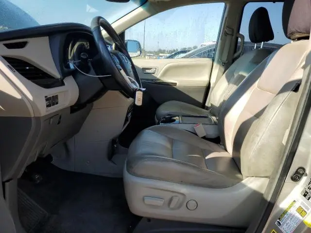 2017 TOYOTA SIENNA XLE  