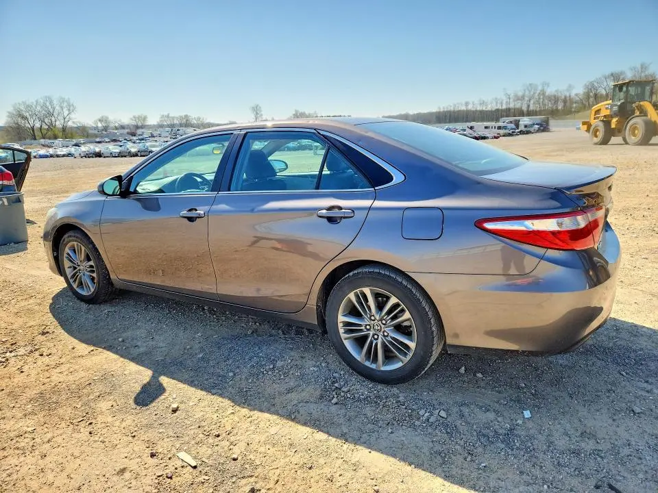 2016 TOYOTA CAMRY SE  