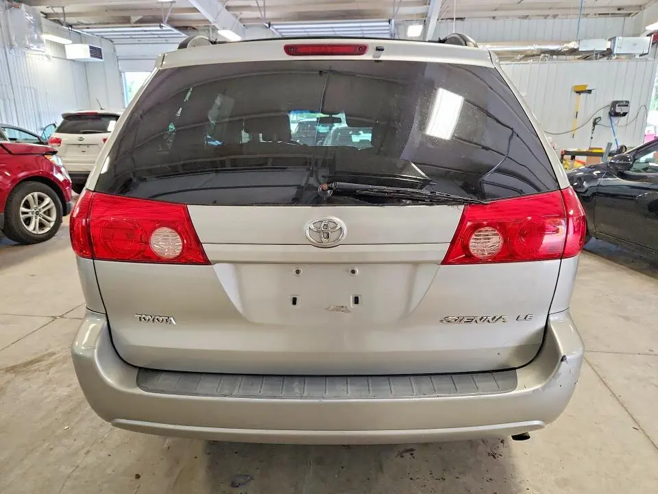 2010 TOYOTA SIENNA LE 7-PASSENGER  