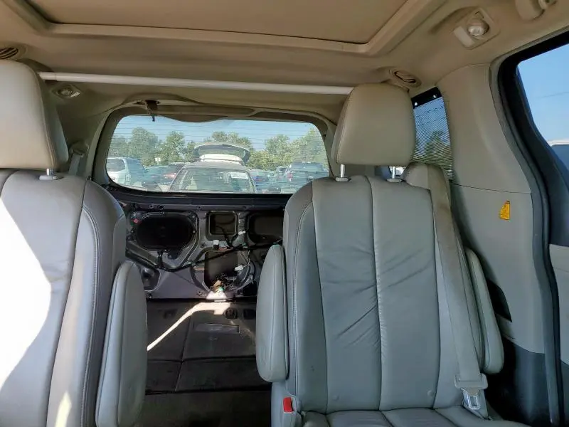 2012 TOYOTA SIENNA XLE  