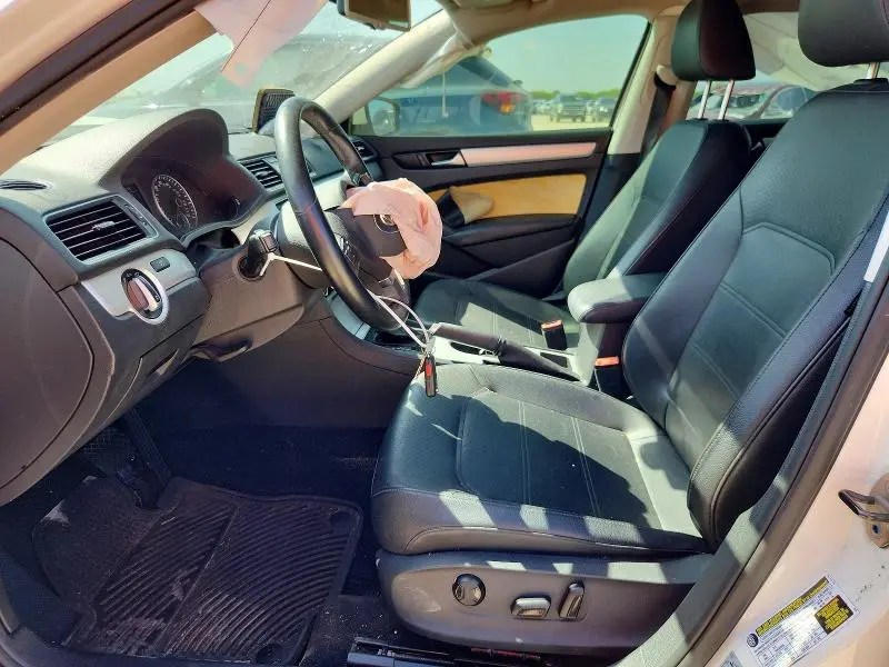 2013 VOLKSWAGEN PASSAT SE  