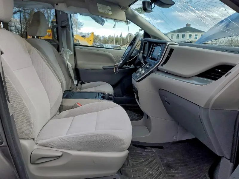 2020 TOYOTA SIENNA LE  