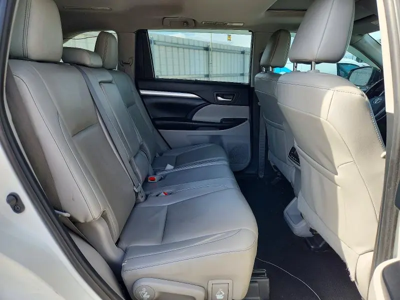 2019 TOYOTA HIGHLANDER XLE  