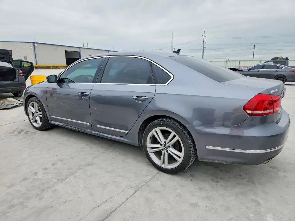 2015 VOLKSWAGEN PASSAT SE  