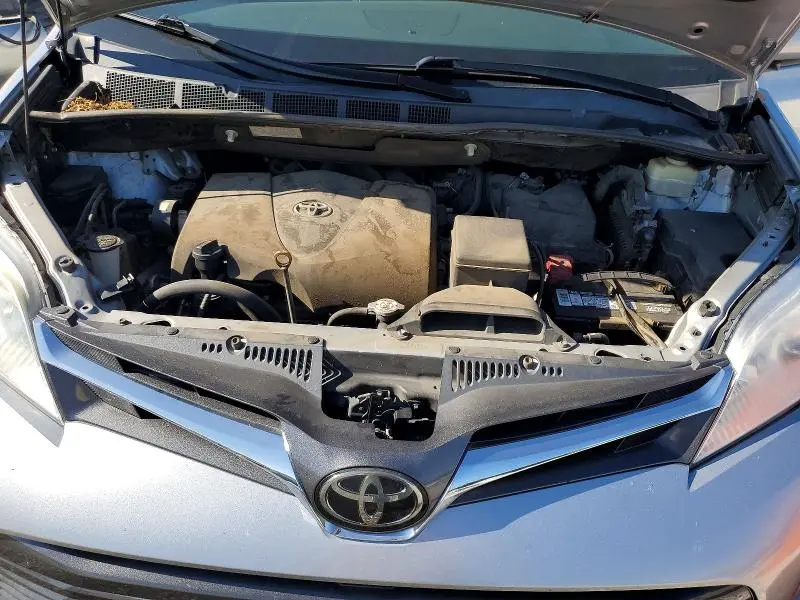 2019 TOYOTA SIENNA XLE 8-PASSENGER  