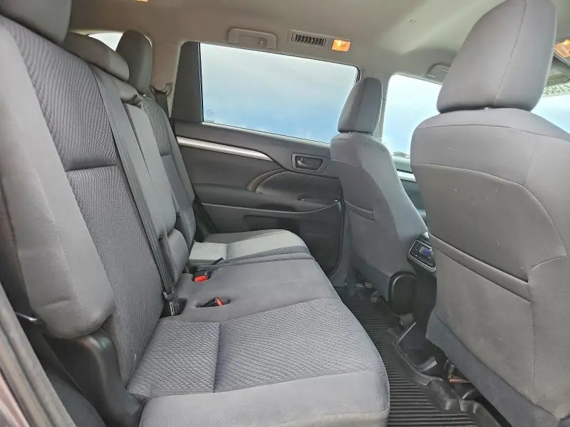 2015 TOYOTA HIGHLANDER LE  