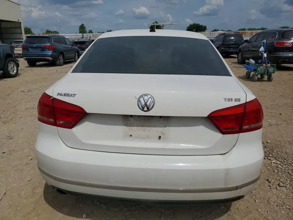 2015 VOLKSWAGEN PASSAT SE  