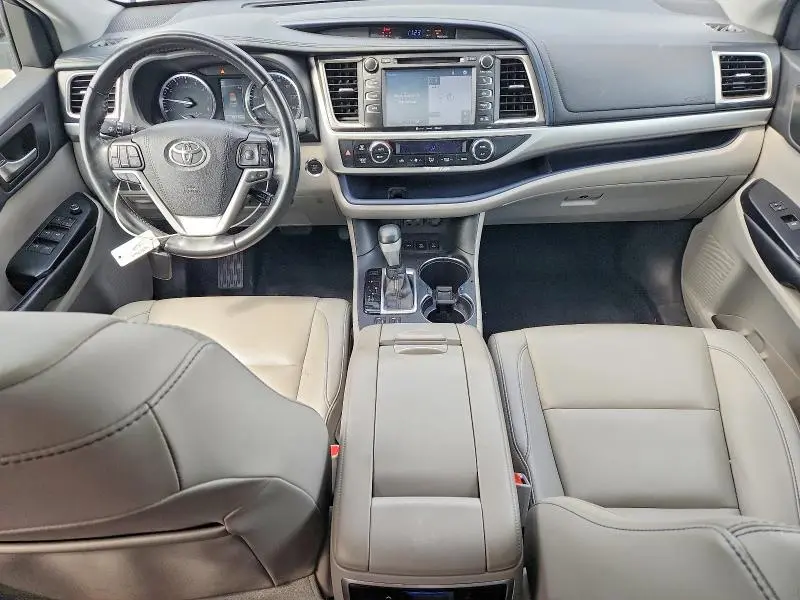 2019 TOYOTA HIGHLANDER XLE  