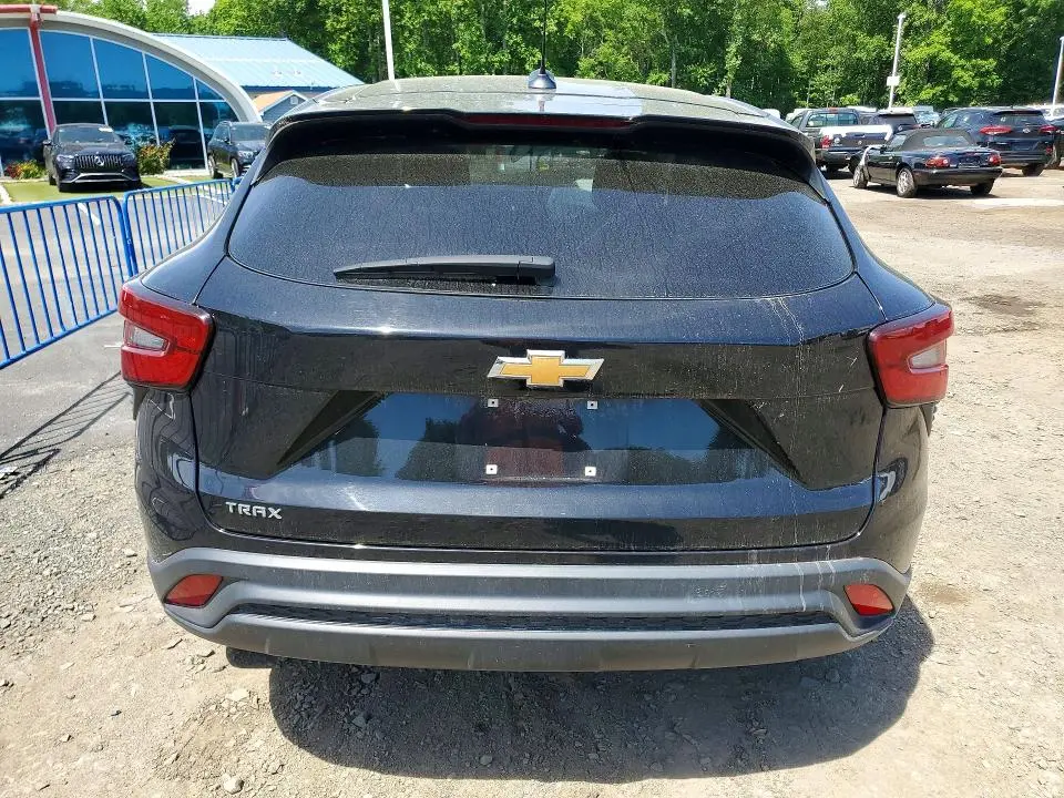 2025 CHEVROLET TRAX LS  