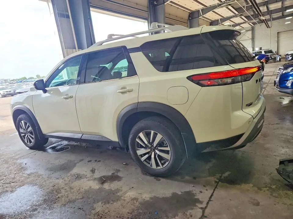 2024 NISSAN PATHFINDER SL  