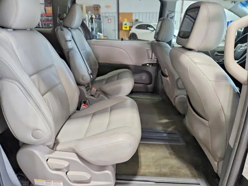 2017 TOYOTA SIENNA XLE 8-PASSENGER  