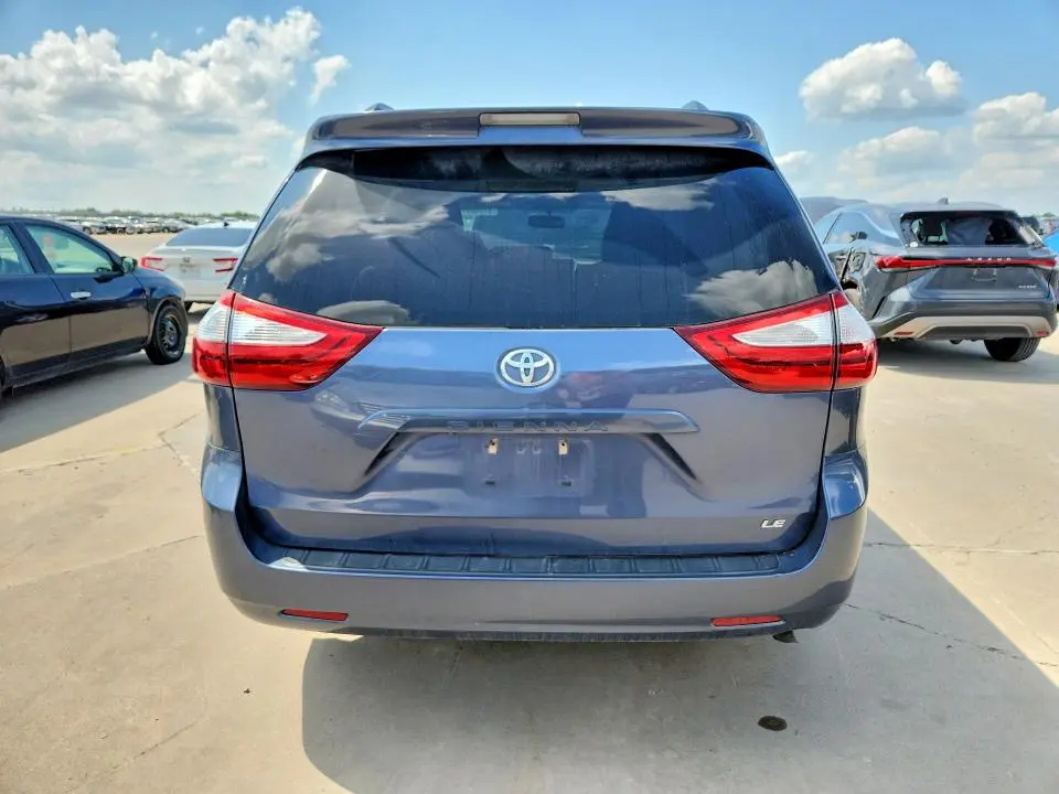 2016 TOYOTA SIENNA LE  