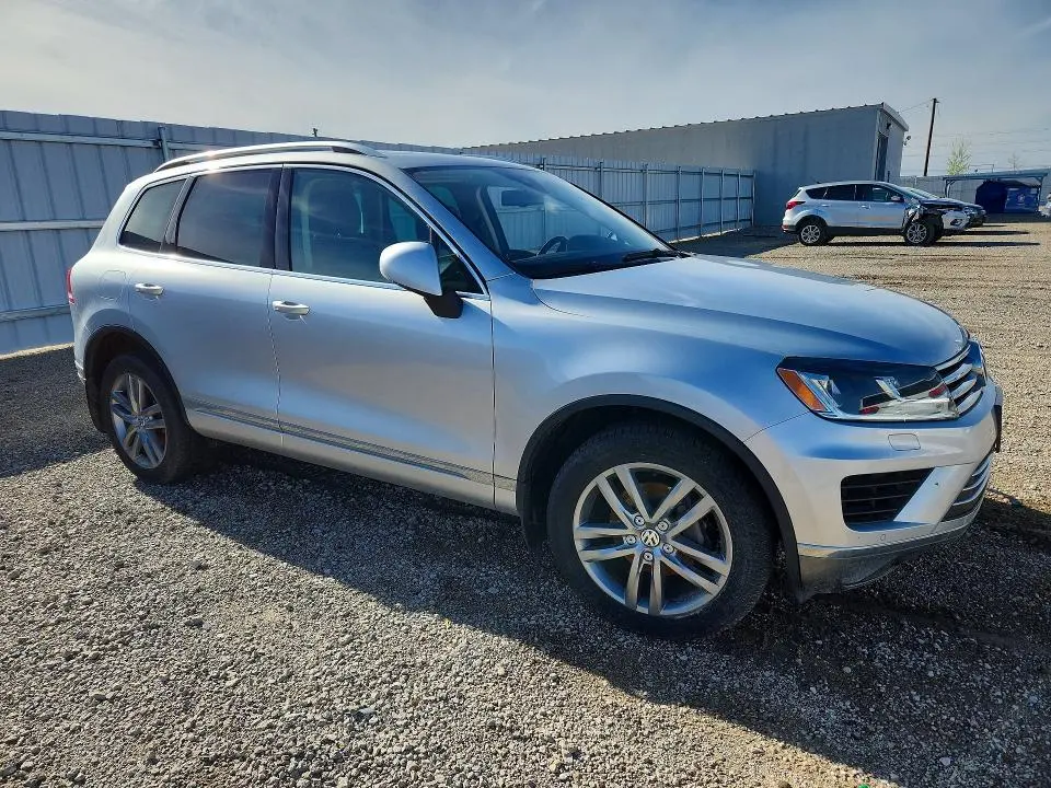 2015 VOLKSWAGEN TOUAREG V6  