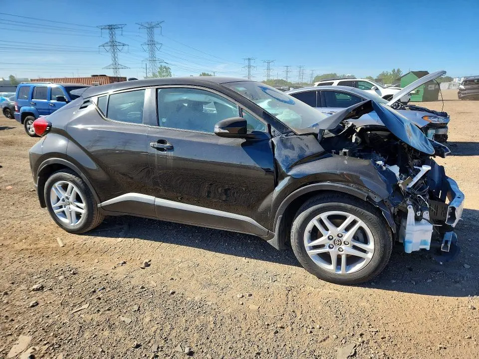 2021 TOYOTA C-HR LE  