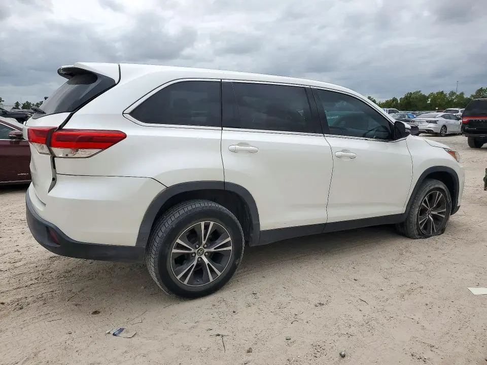2019 TOYOTA HIGHLANDER LE  