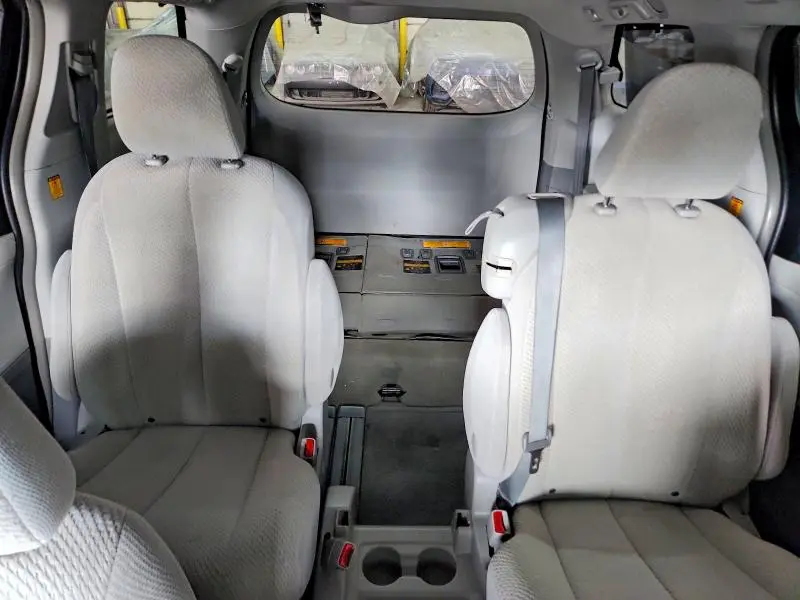 2012 TOYOTA SIENNA LE  