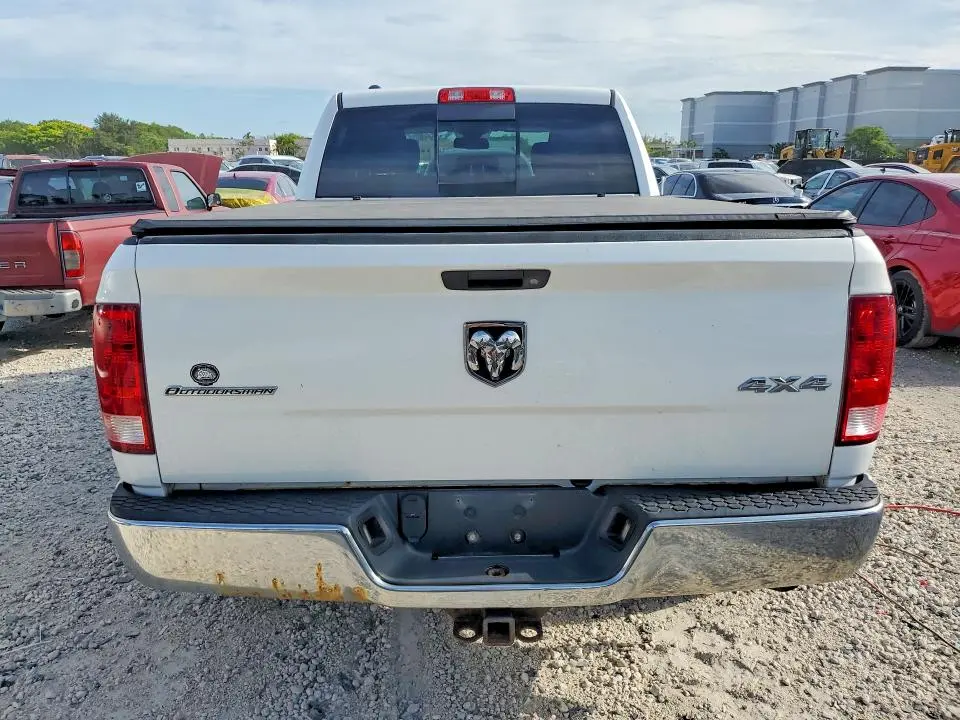 2016 RAM 1500 SLT  