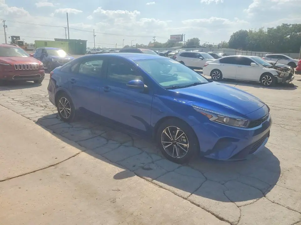 2023 KIA FORTE LXS  