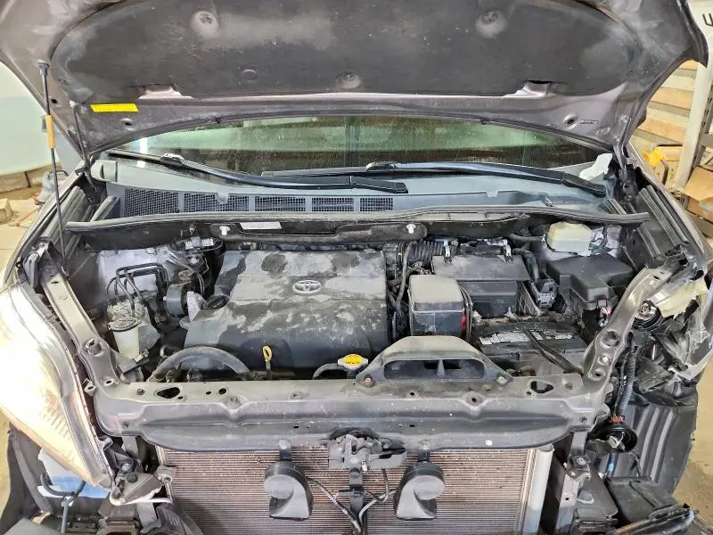 2015 TOYOTA SIENNA XLE 8-PASSENGER  