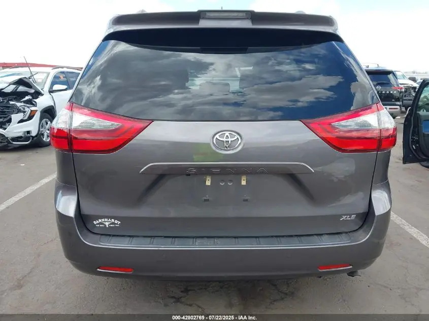 2020 TOYOTA SIENNA XLE PREMIUM
