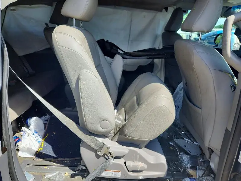 2017 TOYOTA SIENNA XLE 8-PASSENGER  