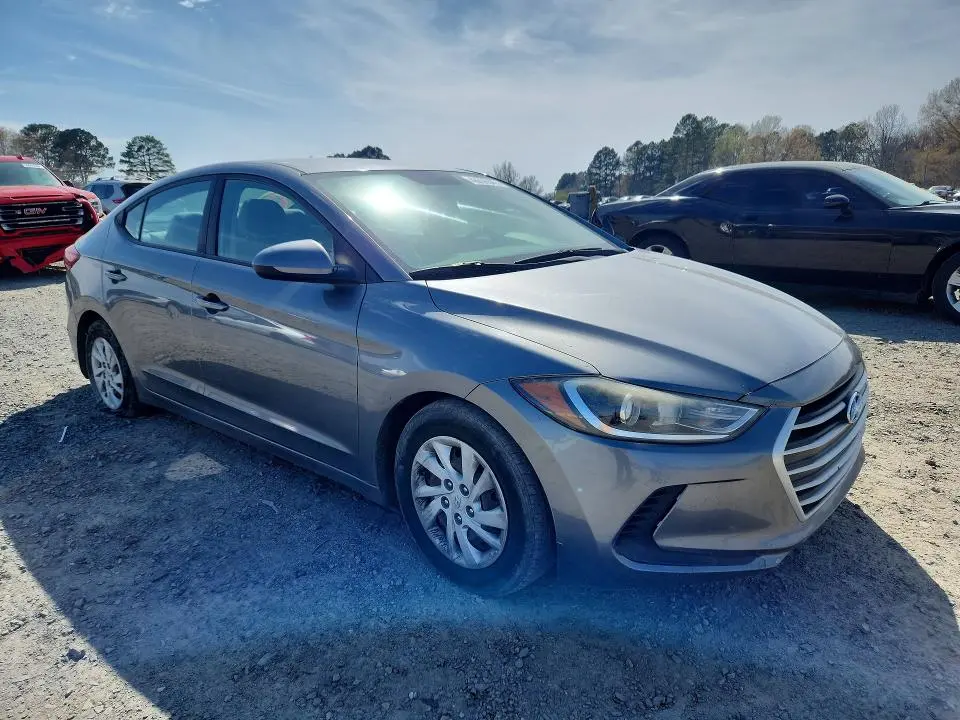 2018 HYUNDAI ELANTRA SE  