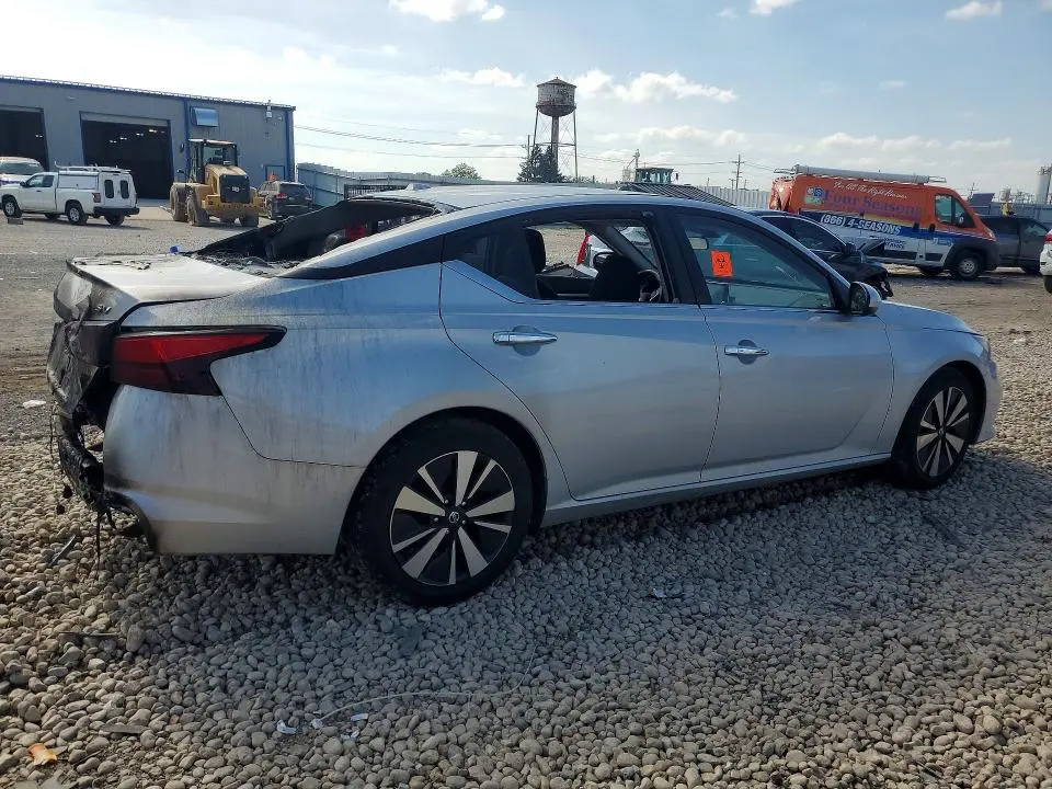 2021 NISSAN ALTIMA SV  