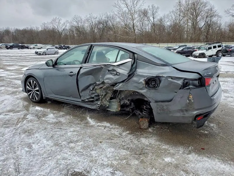 2022 NISSAN ALTIMA SR  