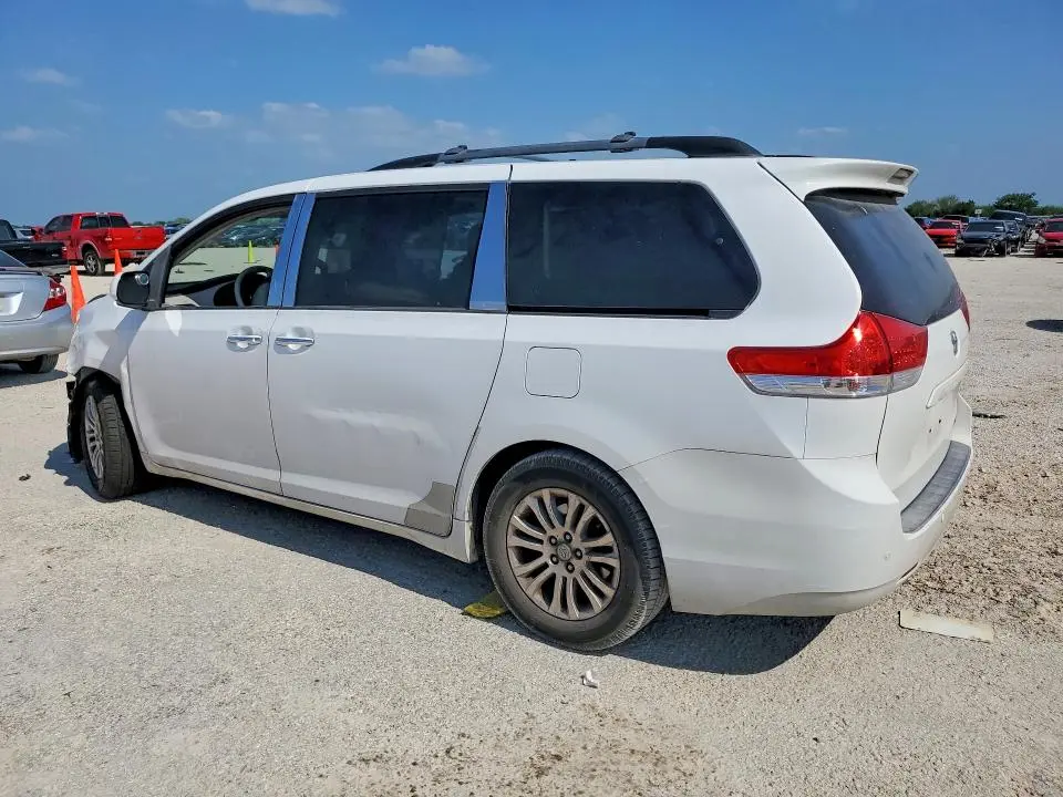 2012 TOYOTA SIENNA XLE 8-PASSENGER  