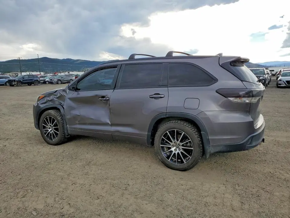 2018 TOYOTA HIGHLANDER SE  