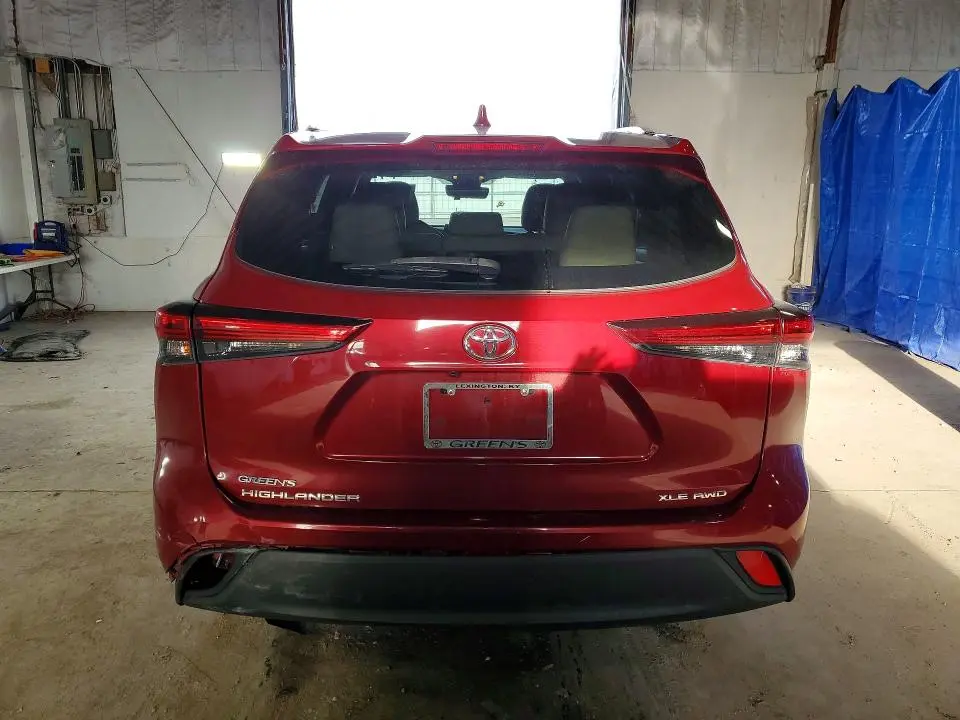2021 TOYOTA HIGHLANDER XLE  