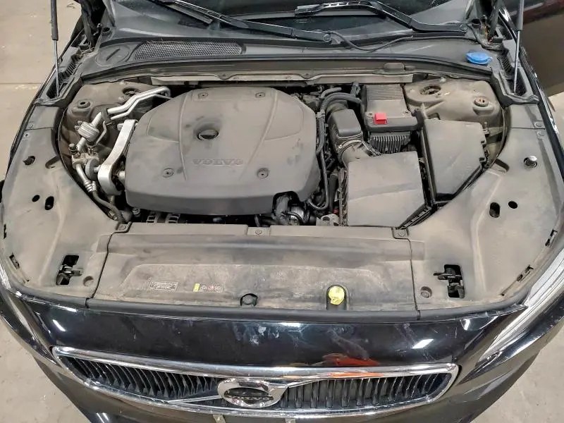 2017 VOLVO S90 T6 MOMENTUM  