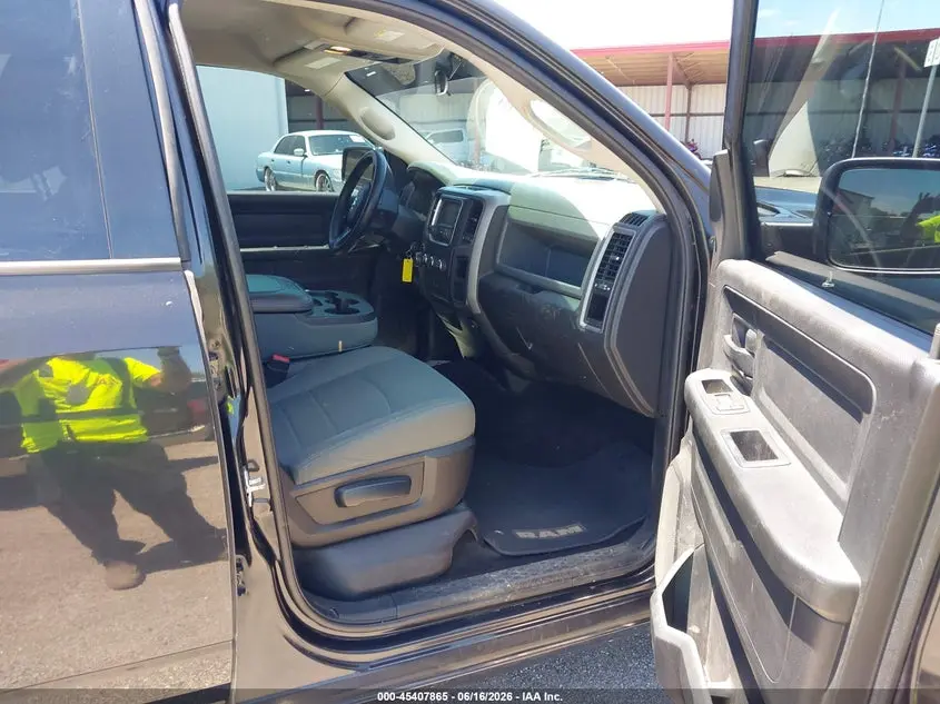 2017 RAM 1500 TRADESMAN  4X4 5'7 BOX