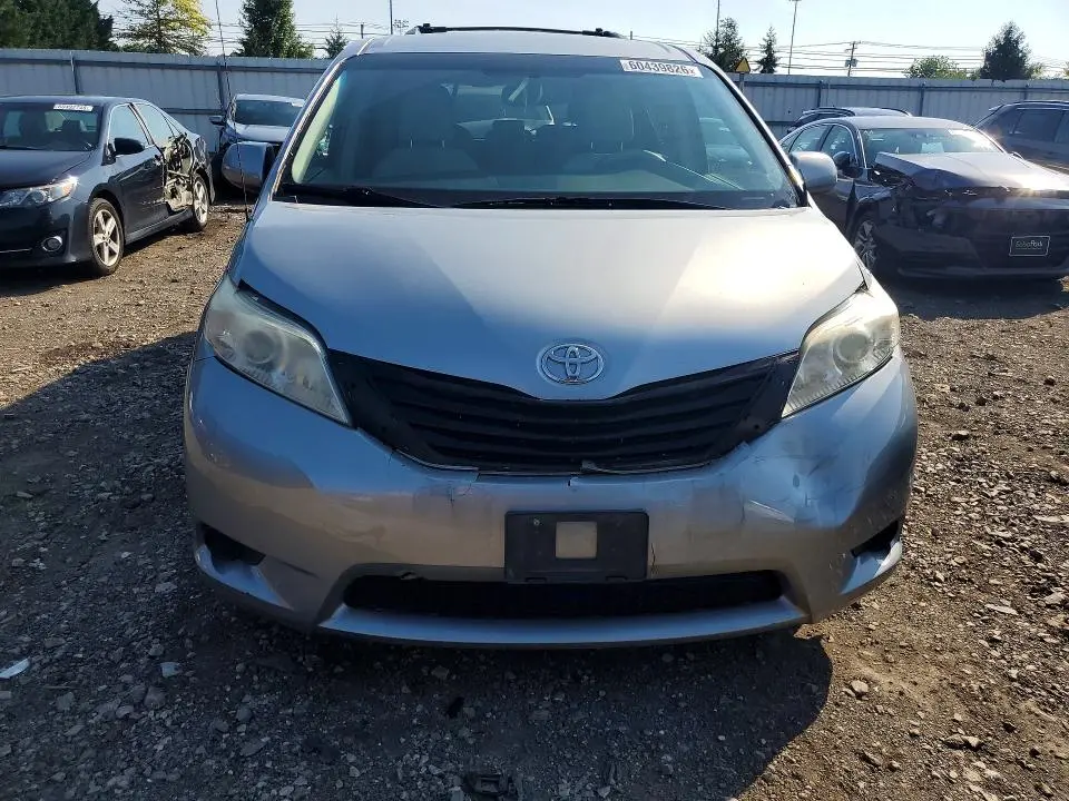 2012 TOYOTA SIENNA LE  