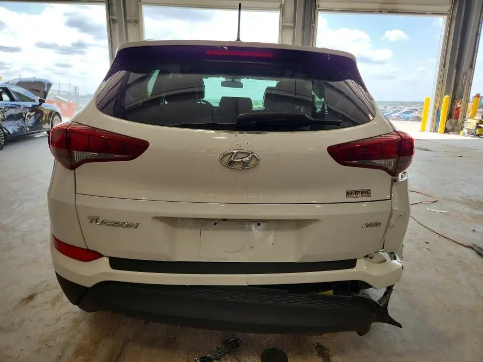 2017 HYUNDAI TUCSON SE  