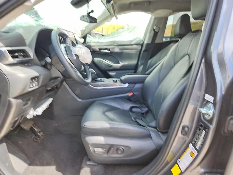2023 TOYOTA HIGHLANDER PLATINUM  