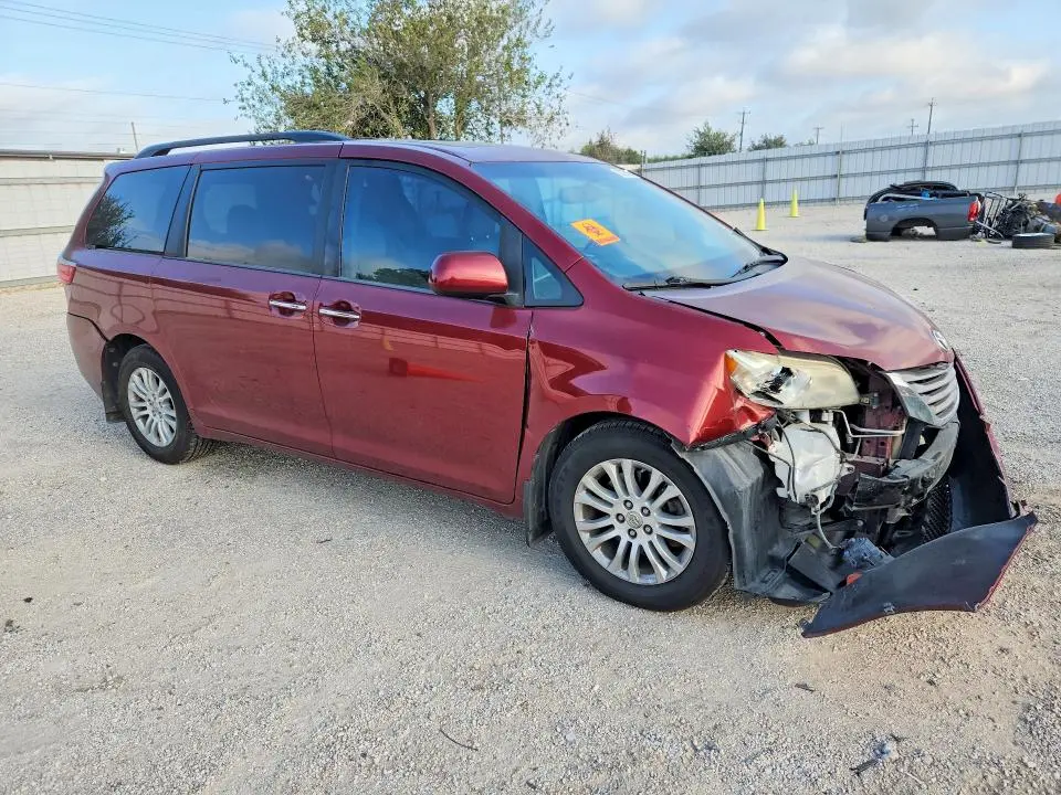 2016 TOYOTA SIENNA XLE 8-PASSENGER  