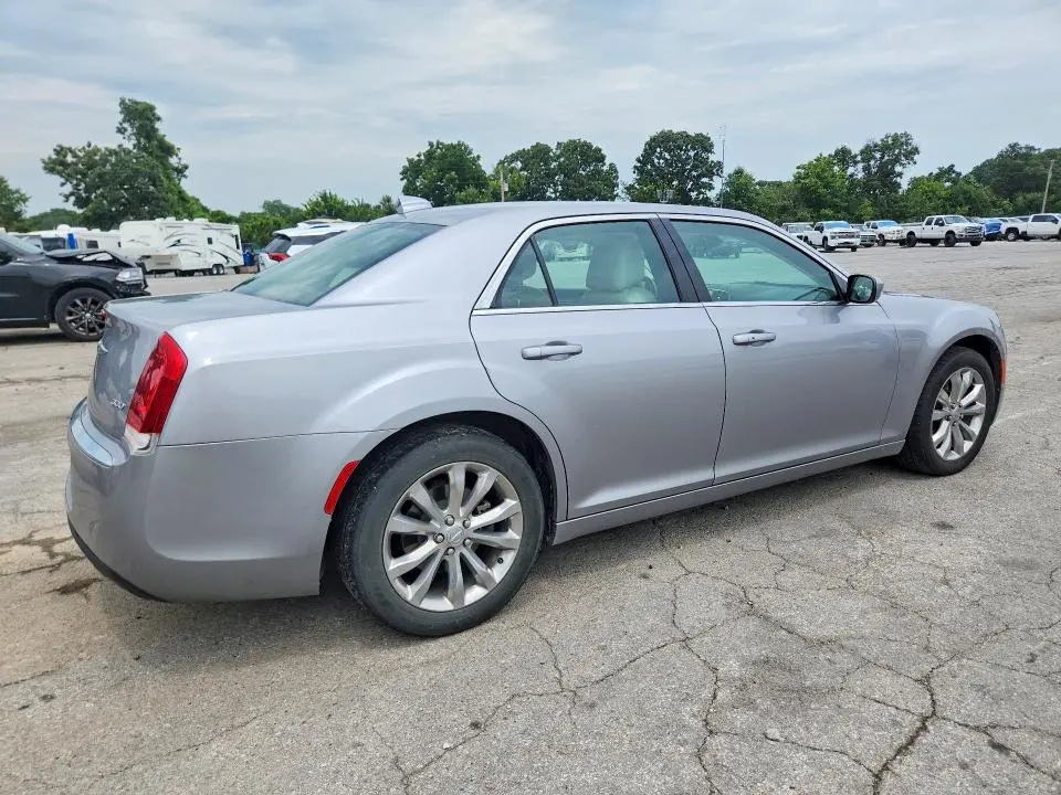2017 CHRYSLER 300 LIMITED  